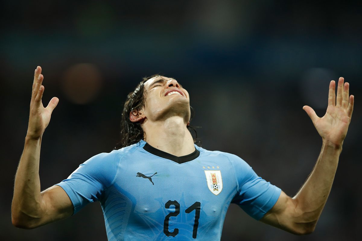 Cavani, con un doblete, manda a casa a Cristiano y Portugal y Uruguay avanza a cuartos