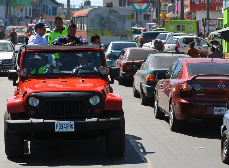 Patrullaje de la Policía Municipal en la colonia El Milagro, zona 6 de Mixco. (Foto Prensa Libre: Álvaro Interiano)