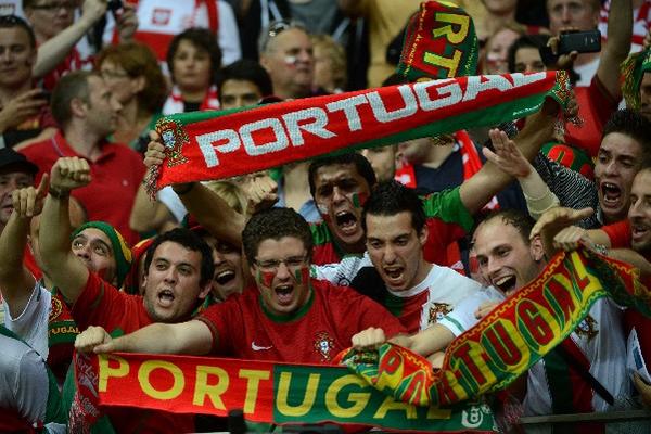 La UEFA ha dicho en un comunicado que multará a la Federación de Fútbol de Rusia y que abrirá un expediente disciplinario a Portugal. (Foto Prensa Libre: EFE)