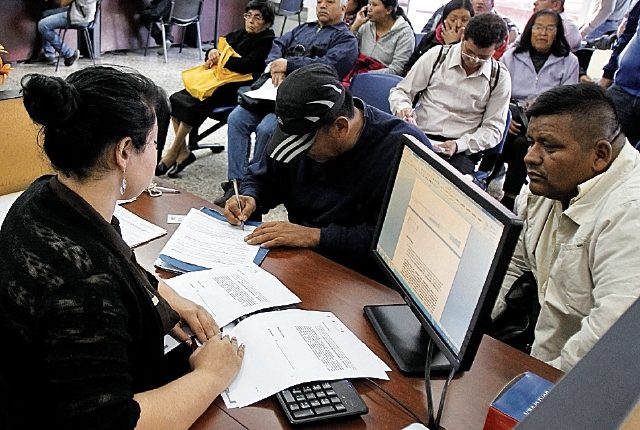 El censo de empleados públicos permitirá determinar la cantidad y calidad de los trabajadores del Estado, pero aún no entregan los resultados oficiales. (Foto Prensa Libre: Hemeroteca PL)