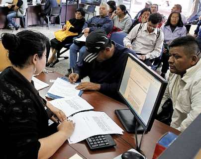 Unos 37 mil empleados públicos “nunca aparecieron en su trabajo”, denuncia la UNE