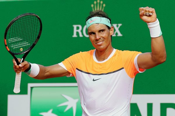 Rafael Nadal festeja luego de derrotar a Ferrer y clasificar a las semifinales de Montecarlo. (Foto Prensa Libre: AP)