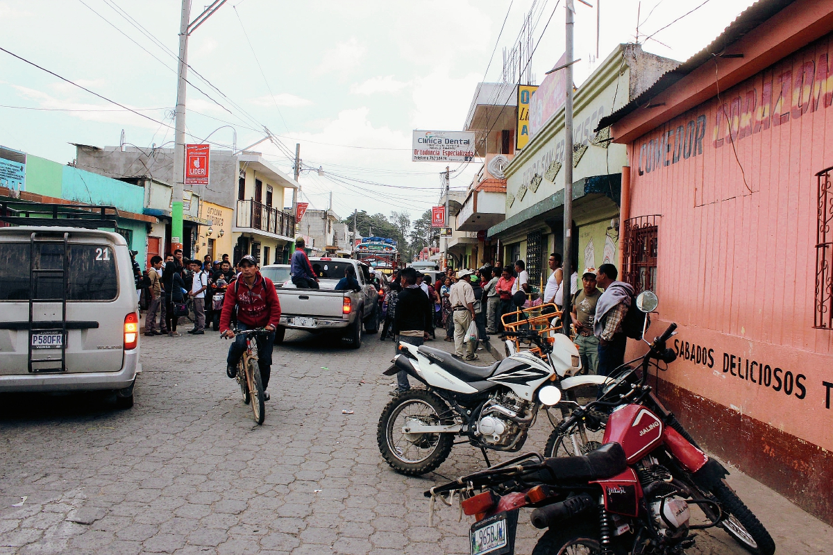 El menor habría muerto de forma accidental, en Tecpán Guatemala, Chimaltenango. (Foto Prensa Libre: José Rosales)