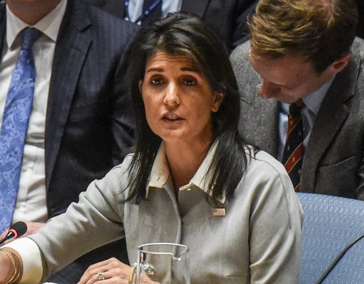 La embajadora de EE. UU. ante la ONU, Nikki Haley, dijo que las mujeres que acusan a Trump de abuso sexual deben ser escuchadas. (Foto Prensa Libre: AFP)