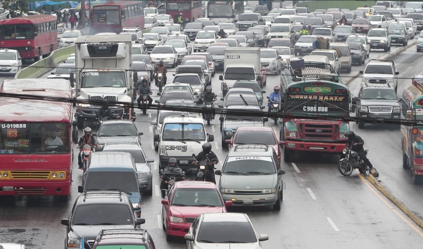 El tránsito vehícular se incrementa los últimos fines de semana del año. (Foto Prensa Libre: Hemeroteca PL)
