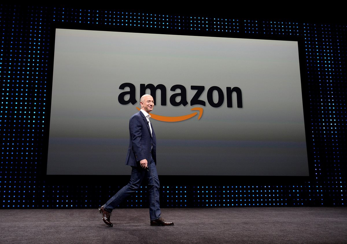 Amazon, de Jeff Bezos, se convirtió este 4 de septiembre de 2018 en la segunda empresa estadounidense en alcanzar una valoración bursátil de un billón de dólares. (Foto Prensa Libre: EFE)