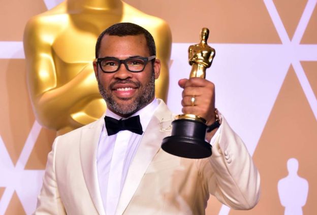Jordan Peele recibió el galardón a mejor guion original por "Get Out", una cinta que también estaba nominada a mejor película. GETTY IMAGES