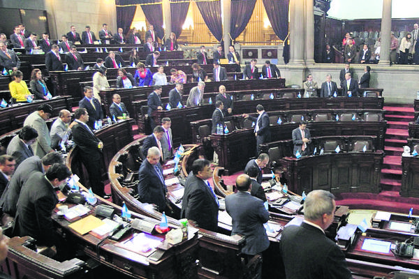Los diputados  aprobaron el Presupuesto, que ha sido señalado de tener varias irregularidades. (Foto Prensa Libre: Archivo)