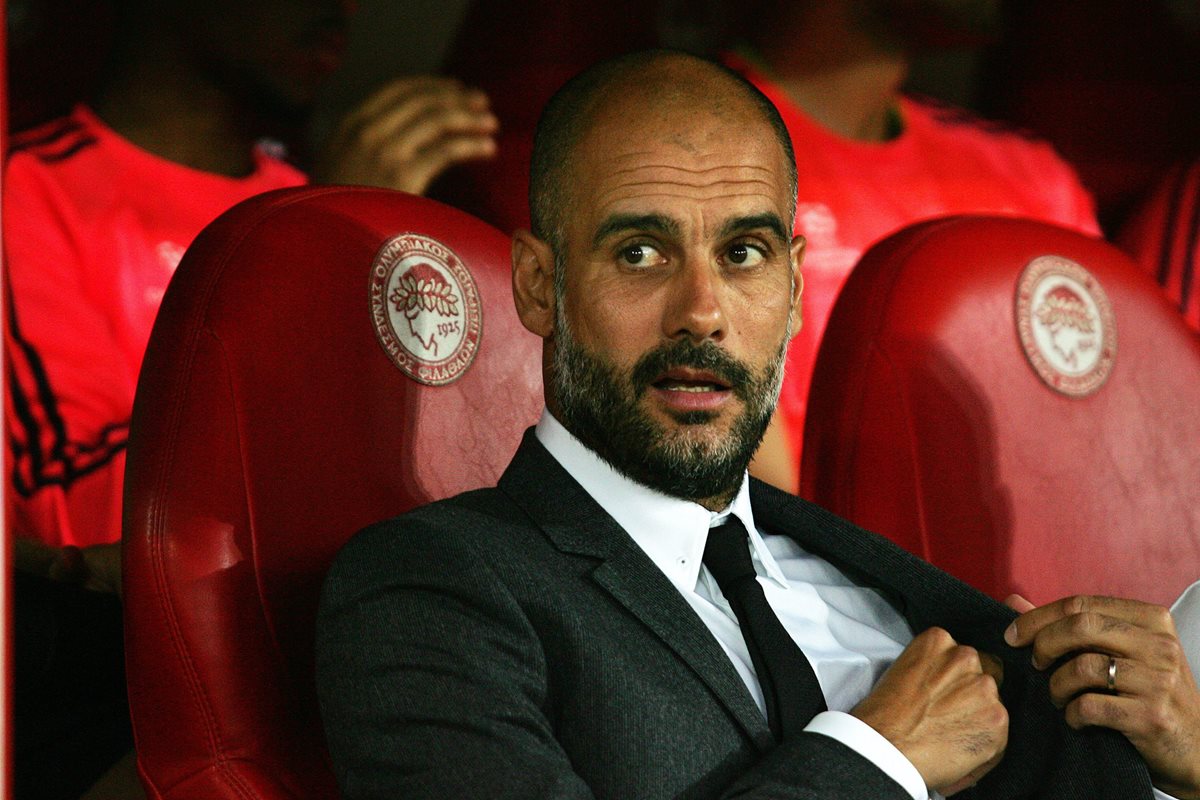 Pep Guardiola salió a la defensa del jugador chileno Arturo Vidal. (Foto Prensa Libre: EFE)