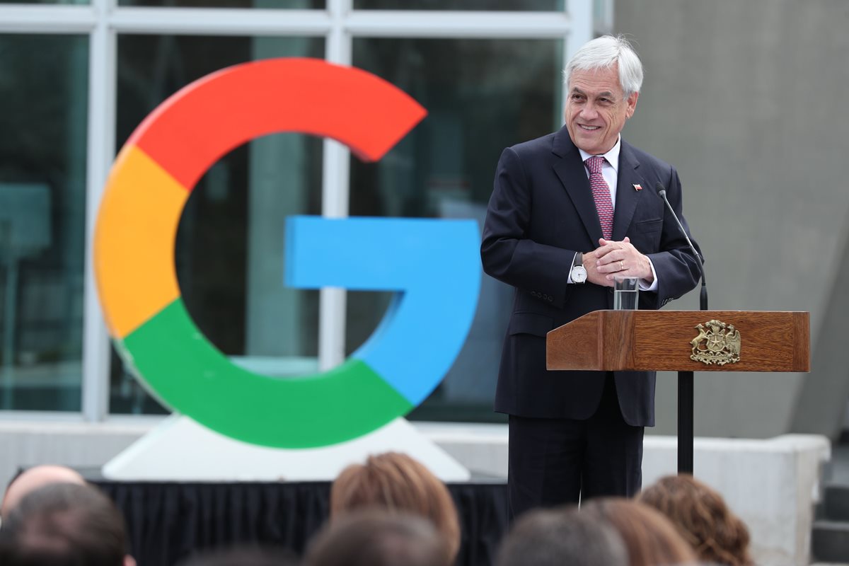 El presidente de Chile, Sebastián Piñera, habló durante un evento en las instalaciones de Google en Santiago (Chile). (Foto Prensa Libre: EFE)