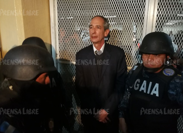 El ex presidente de Guatemala junto a varios ex funcionarios de su gobierno fueron detenidos esta mañana por el caso Transurbano.