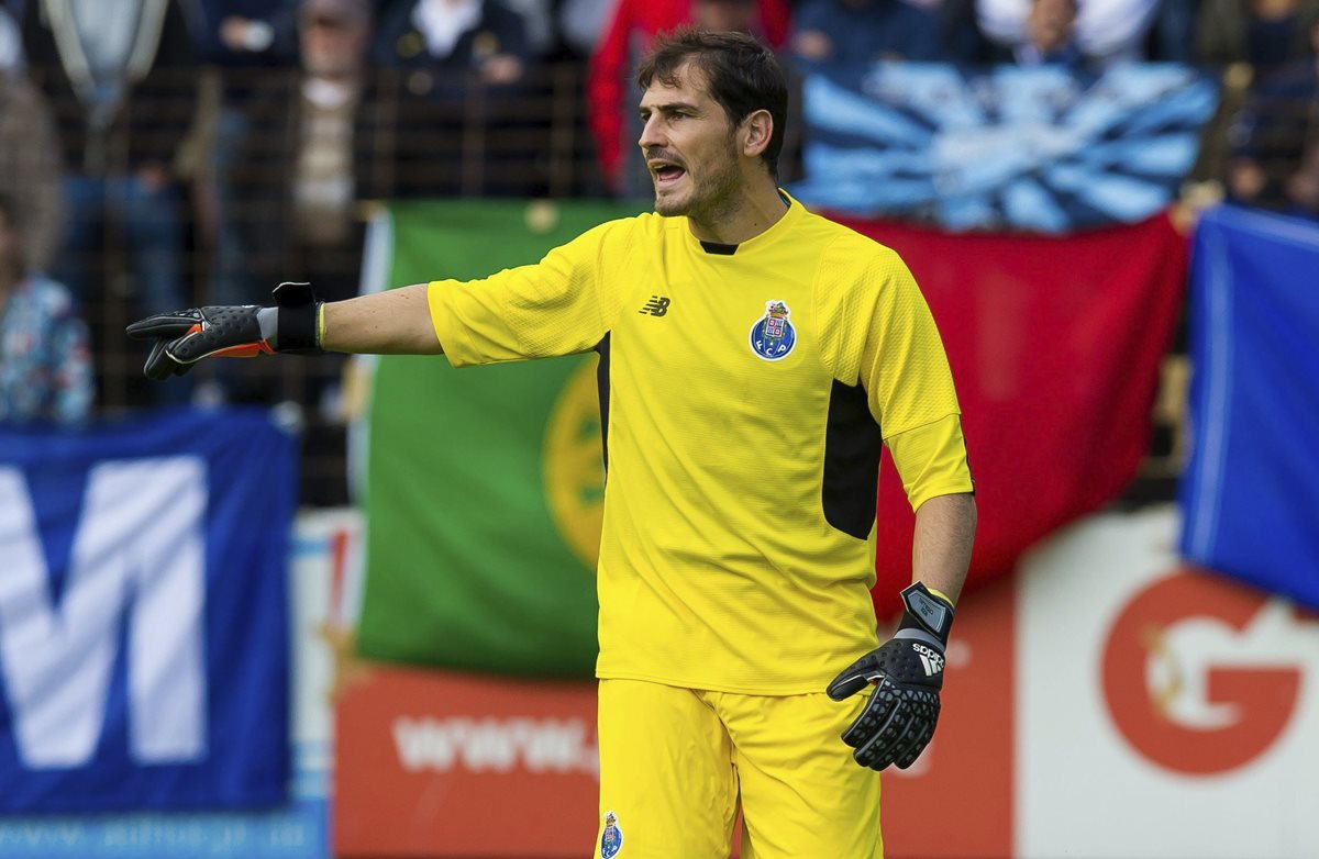 Iker Casillas busca dar un respaldo a la portería del Porto. (Foto Prensa Libre: EFE)