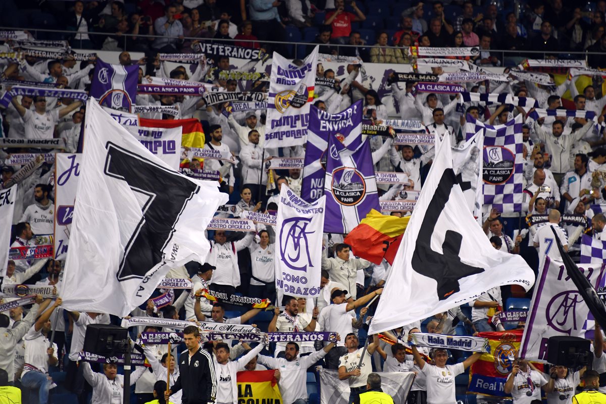 La afición del Real Madrid apoyo a su equipo a pesar del mal momento que están pasando.