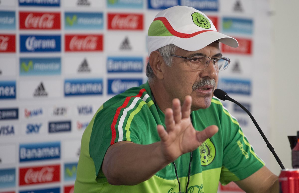 Ricardo Ferretti, seleccionador interino de la Selección de México anunció hoy a los convocados para enfrentar a EEUU. (Foto Prensa Libre: AP)