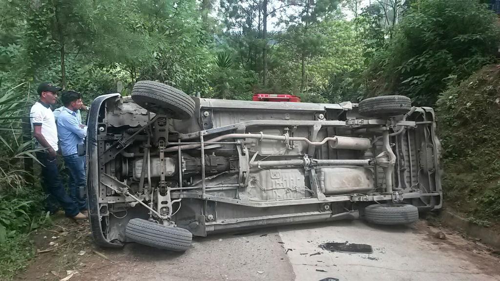 Picop accidentado en Cobán, Alta Verapaz. (Foto Prensa Libre: Eduardo Sam).