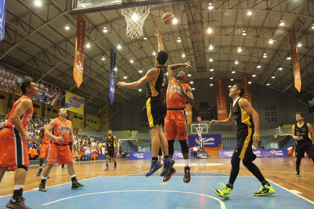 El campeón arrancó con derrota la defensa de su título. (Foto Prensa Libre: Cortesía FedeBaloncesto)