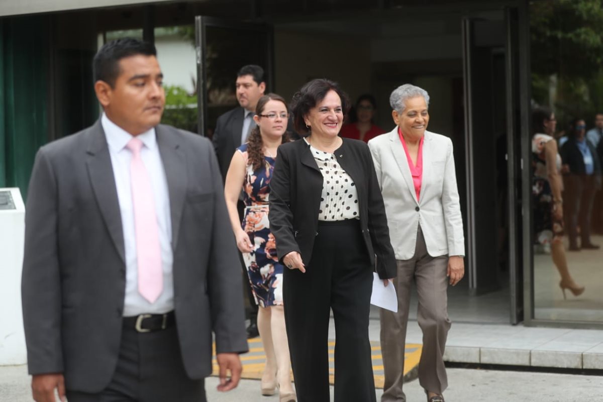 Morfín instó a los colaboradores de la PGN a que continúen la labor a favor de la institución. (Foto Prensa Libre: PGN)