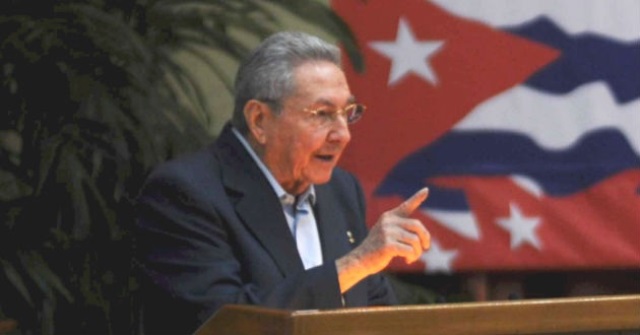 Raúl Castro hizo un llamado a los pueblos de América Latina y el Caribe a ser solidarios con Venezuela. (Foto Prensa Libre: AP)