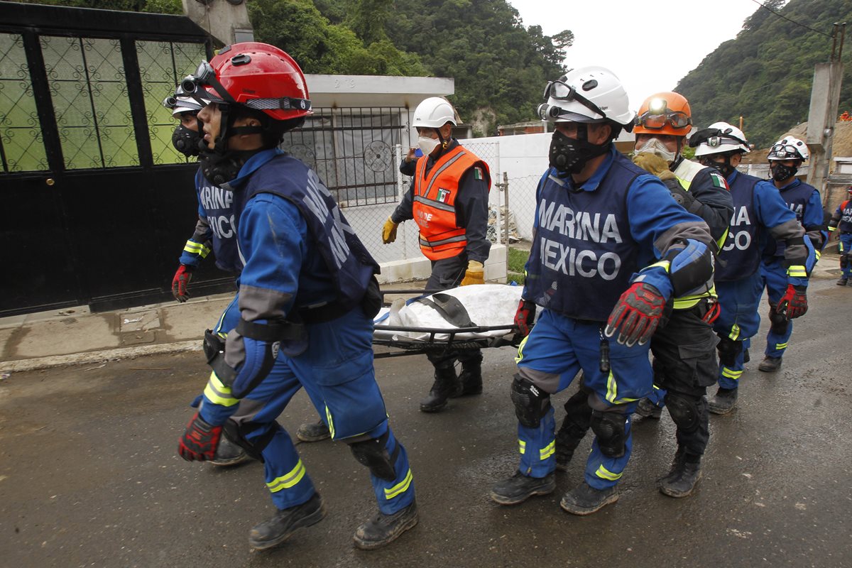 La delegación mexicana participó de las tareas de búsqueda y rescate de más de 200 víctimas del alud en El Cambray. (Foto Prensa Libre: Hemeroteca PL)