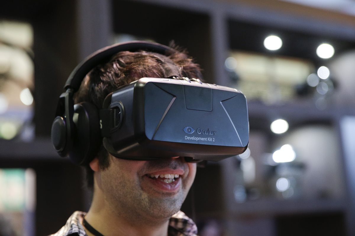 Oculus apuesta por la realidad virtual auricular. (Foto Prensa Libre: AP)