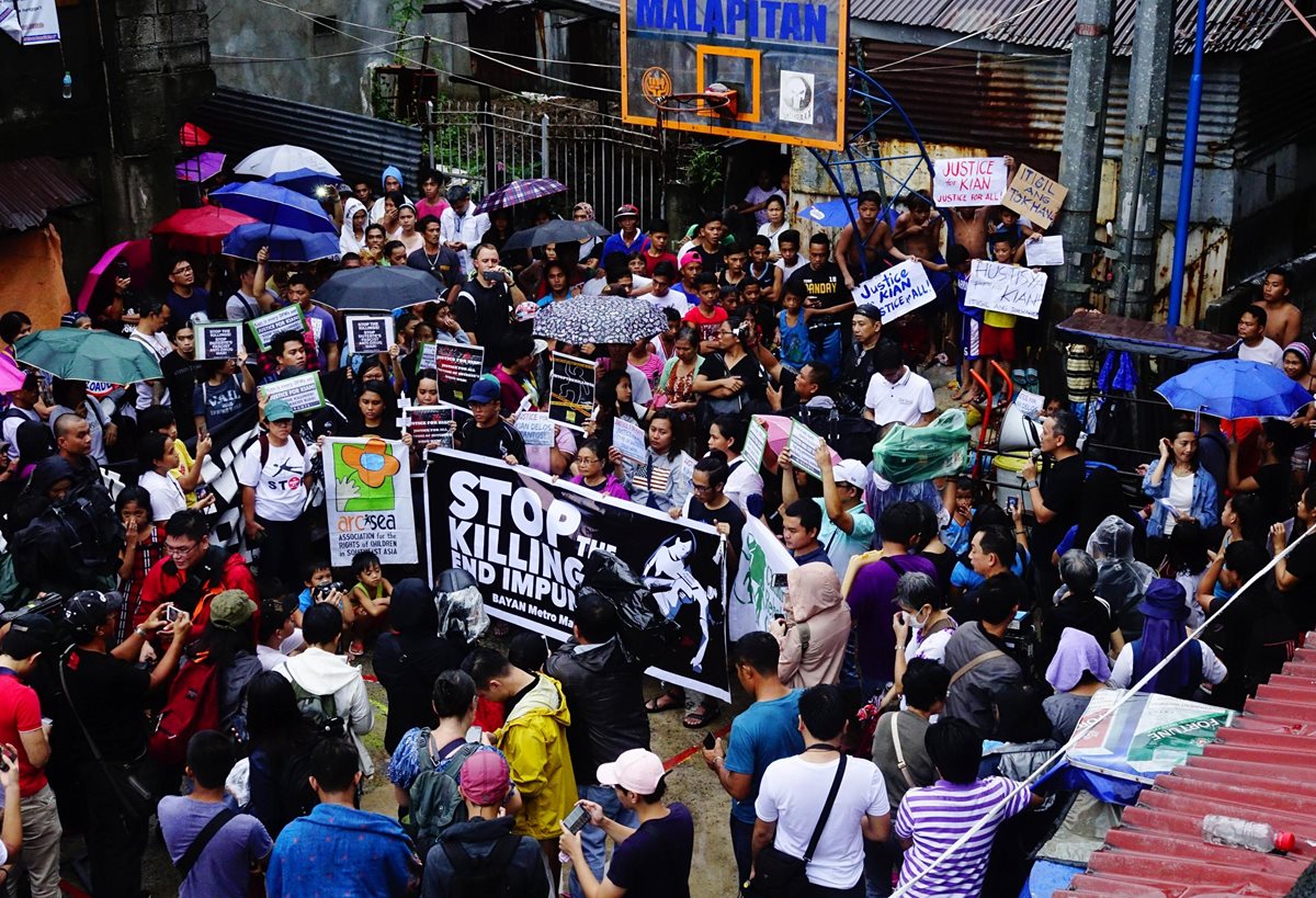 Activistas piden el cese de la violencia en Filipinas. (Foto Prensa Libre: EFE)