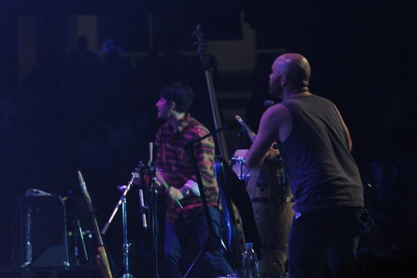 La fusión del rock e instrumentos colombianos fue parte de la presentación de Pescao Vivo . (Foto Prensa Libre: Josué León)