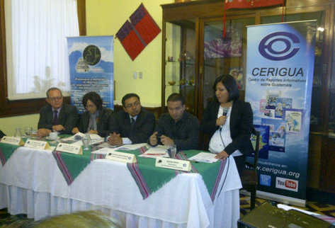 Presentan el informe sobre libertad de expresión 2008-2011 en Guatemala. (Foto Prensa Libre: Sandra Valdez)