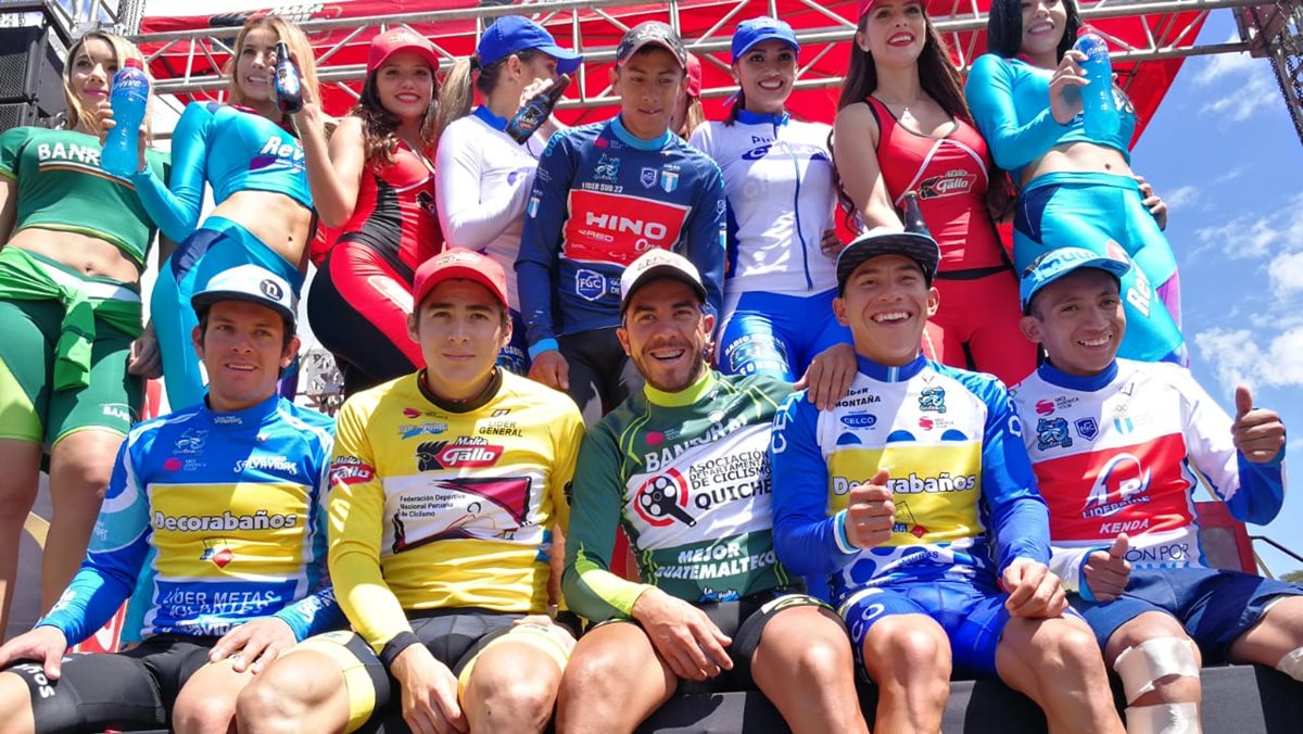 El podio de los ganadores de la segunda etapa de la Vuelta a Guatemala. (Foto Prensa Libre: Carlos Vicente)