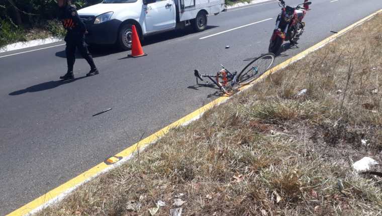 La bicicleta en la que se conducía Manuel Alonzo quedó totalmente destruída. (Foto Prensa Libre: Cortesía)