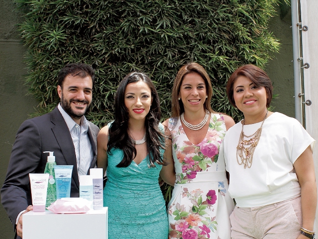 Fernando VÁsquez, Paola Gómez, Elizabeth Saca y Karla de Ramos; representantes de la marca Byphasse. (Foto Prensa Libre: Sandra Vi)