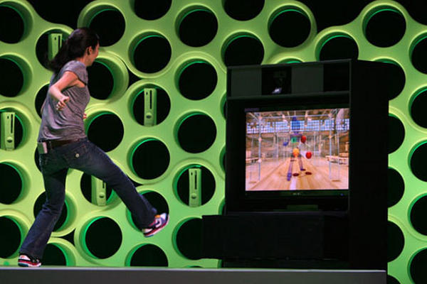 Se trata de un sistema que permite jugar videojuegos usando sólo el cuerpo, sin ningún tipo de control.