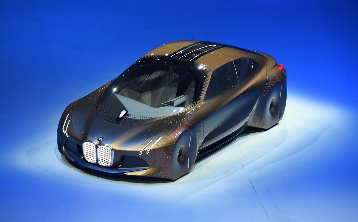 Carro conceptual Vision Next 100, presentado por BMW este lunes, en Múnich, Alemania. (Foto Prensa Libre: AFP).
