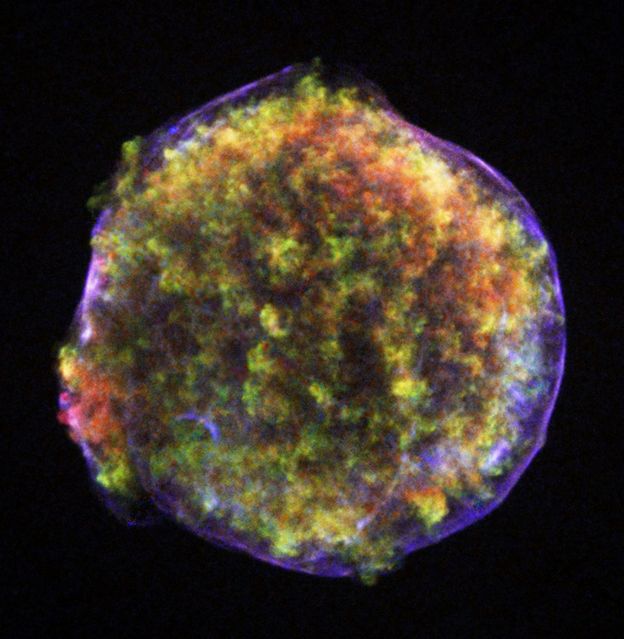 Esta imagen de los restos de una supernova se ve como una gigante bola de plasma que explota. NASA
