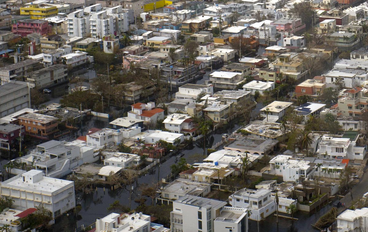 Poblados enteros se quedaron sin electricidad ni agua potable. (Foto Prensa Libre: AP/Ramon Espinosa)