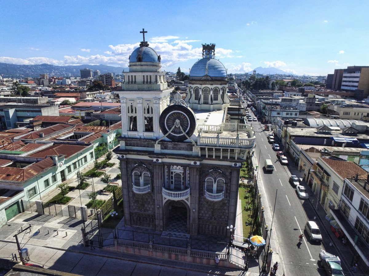 El Santuario de la Virgen de Guadalupe, en la zona 1 capitalina, se inauguró el 11 de noviembre de 1952. (Foto Prensa Libre: William Santos)
