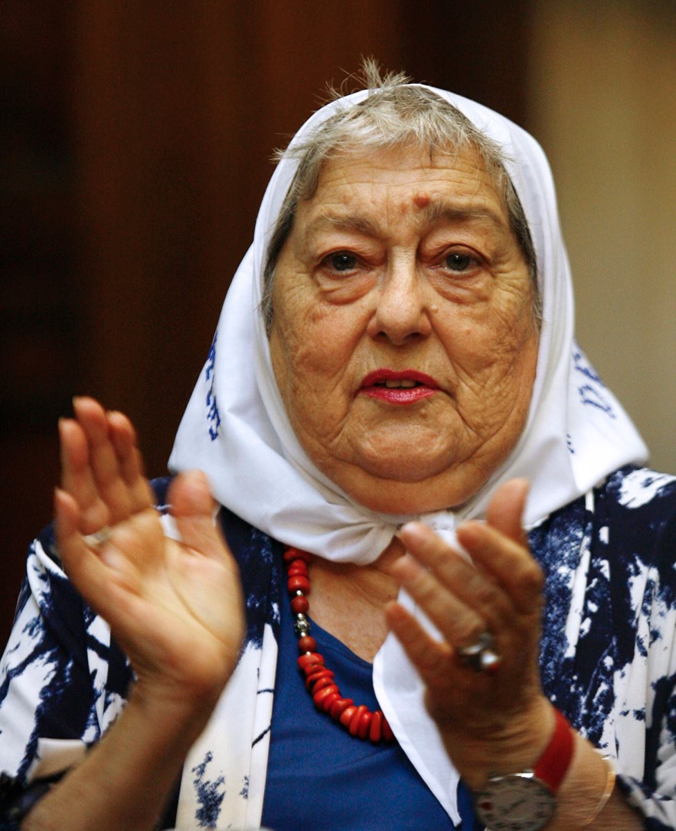 Hebe de Bonafini, símbolo internacional de la lucha contra la dictadura en Argentina. (Foto Prensa Libre: AFP).
