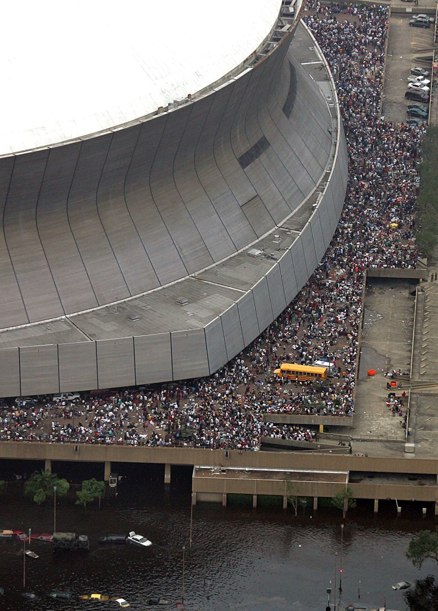 El estadio Superdome de Nueva Orleáns acogió a miles de evacuados por el huracán Katrina en 2005. (Foto: AFP)