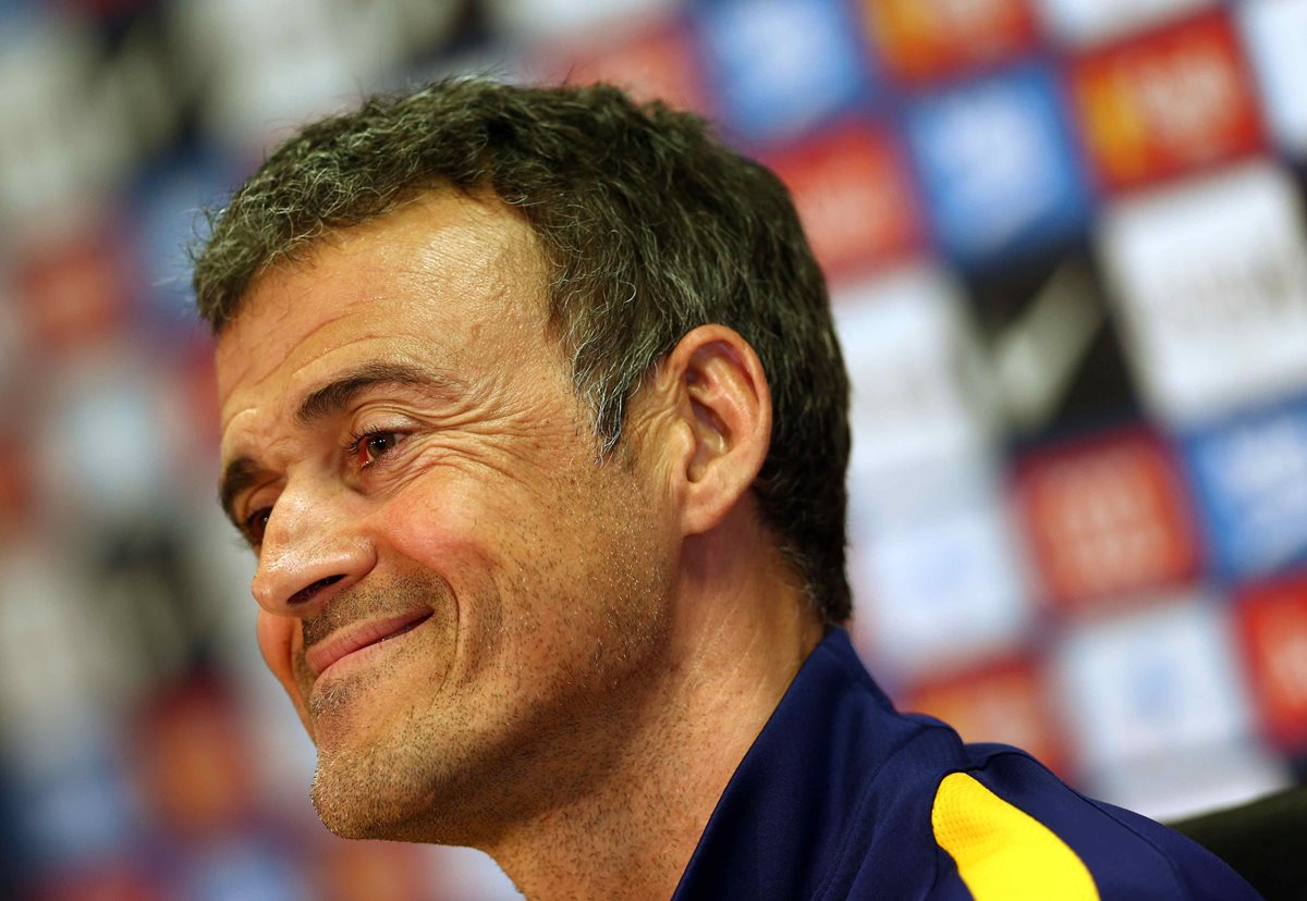 El entrenador del FC Barcelona, Luis Enrique Martínez, durante la rueda de prensa, después del entreno, para preparar el partido contra el Sporting de Gijón. (Foto Prensa Libre: EFE)