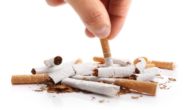 Si fuman, los pacientes con fibrosis pulmonar deben dejar este hábito. GETTY IMAGES