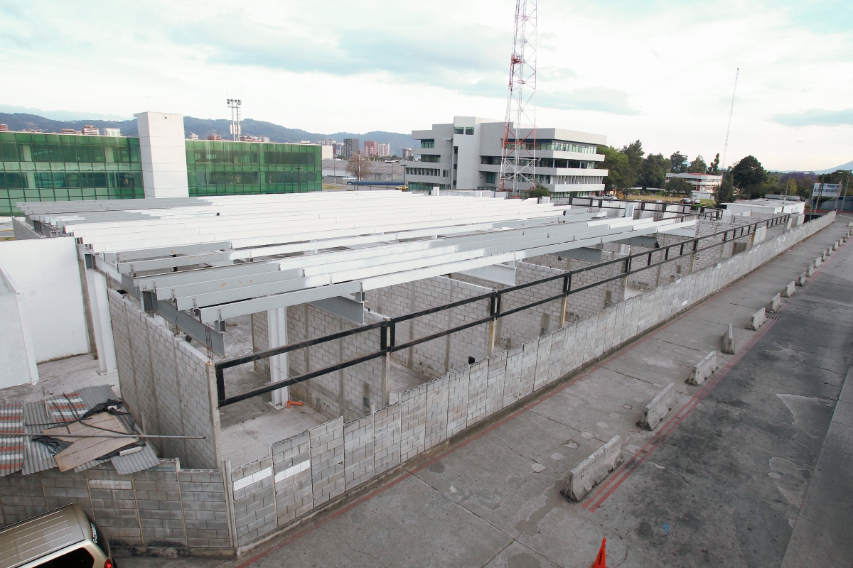 Construcción previa de la Plaza 13 Baktún en el Aeropuerto Internacional La Aurora. (Foto Prensa Libre: Archivo).