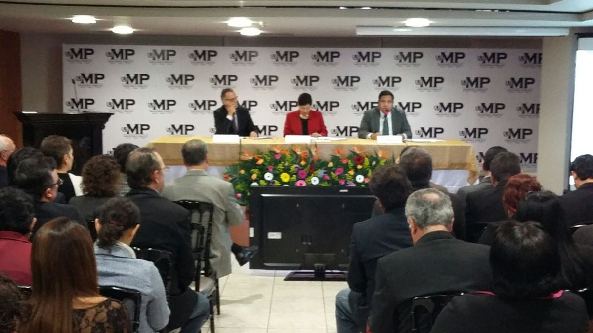 Iván Velásquez, jefe de la Cicig, y la fiscal general Thelma Aldana, participan en la presentación del sistema. (Foto Prensa Libre: Edwin Bercián)
