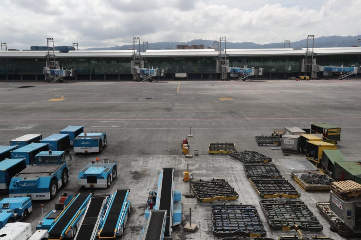 El Aeropuerto Internacional La Aurora es uno de las terminales que debe administrar la DGAC. (Foto Prensa Libre: Érick Ávila)