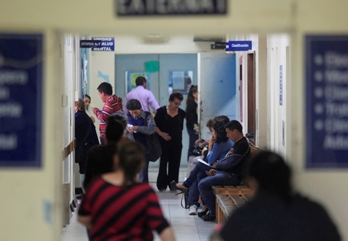 El cierre de la consulta externa en el Hospital Roosevelt afectó a cientos de pacientes. (Foto Prensa Libre: Hemeroteca PL)