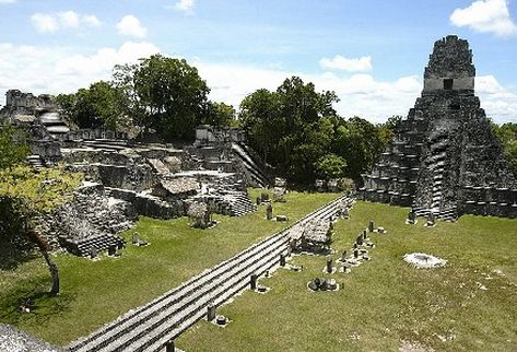 Inguat afirma que ingreso de turistas creció 5.3 por ciento comparado con el 2009. Tikal, según lo presentado hoy, es uno de los lugares más visitados. (Foto Prensa Libre. Archivo)