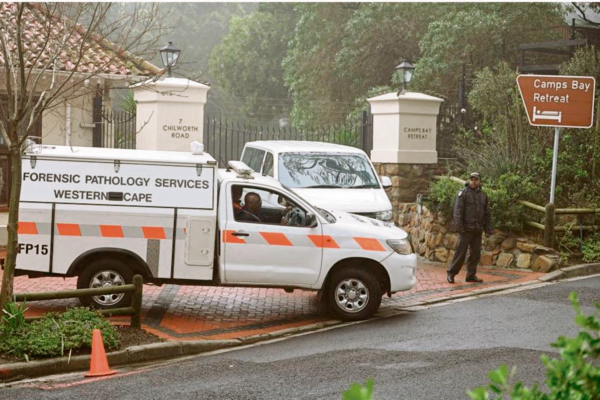 Unidad de investigación analizó habitación donde fue localizado el cadáver de Gabriela Kabrins Albán —inserta—.