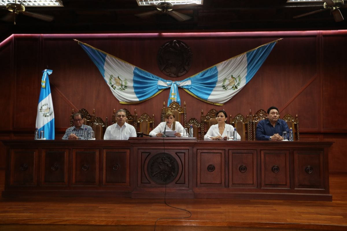 Magistrados que integran la Corte de Constitucionalidad dan a conocer su resolución en el caso de la negativa de ingreso al país del comisionado Iván Velásquez. (Foto Prensa Libre: Óscar Rivas)