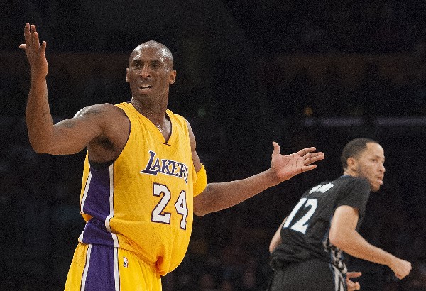 Kobe Bryant tuvo un mal inicio con los Lakers. (Foto Prensa Libre: AP)