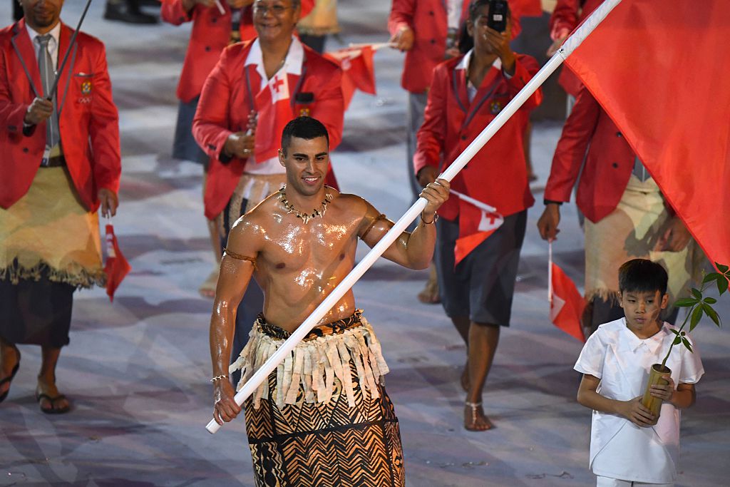 Pita Taufatofua durante el desfile de inauguración de los Olímpicos de Río 2016, donde participó en taekwondo. (Foto Prensa Libre: AFP).
