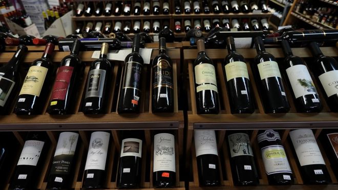 El vino es uno de los 128 productos afectados por los nuevos aranceles. GETTY IMAGES