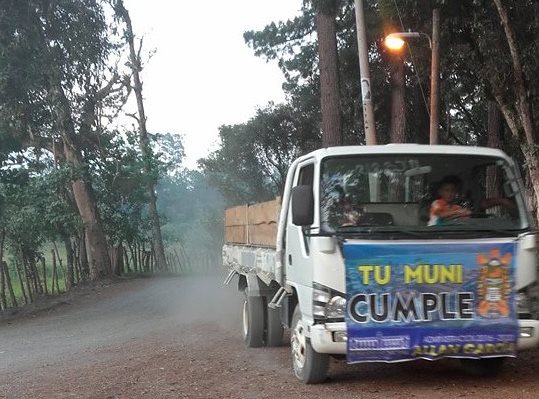 Este es el camión que era conducido por el menor de edad. (Foto Prensa Libre: Eduardo Sam)
